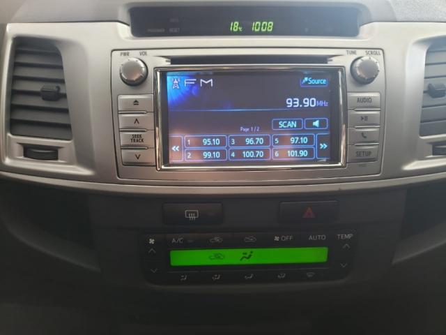 TOYOTA HILUX CD SRV 4X4 2.8 TDI DIESEL AUT. - Foto 12