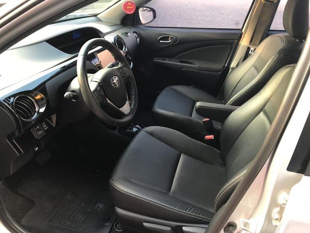 Toyota Etios sedan xls 1.5 automatico 2017 zero de entrada - Foto 10