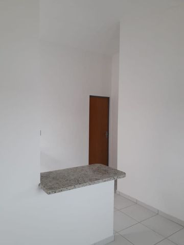 Vende-se ou troca-se por carro, uma casa nova recém construída em condomínio fechado - Foto 7
