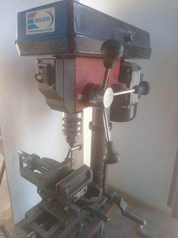Furadeira de base