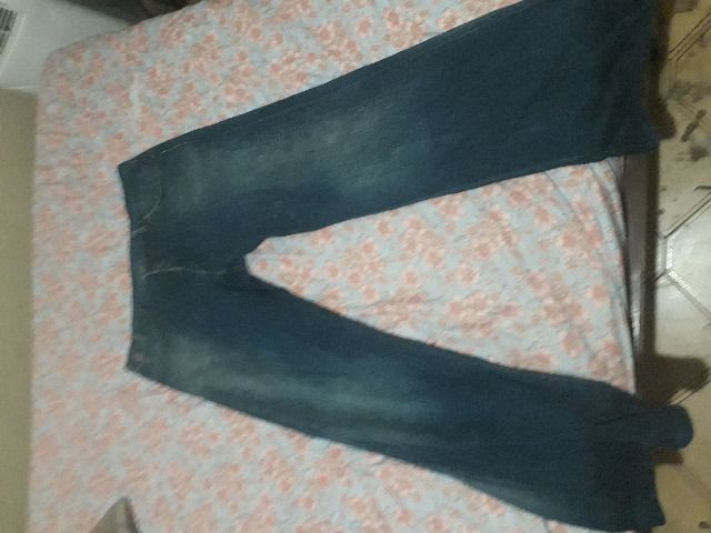 Lote de 2 lindas calças jeans, uma o tamanho é 50 e a outra 48 - Foto 4