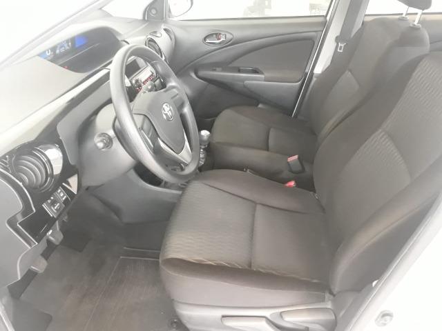Toyota Etios Sedan X Manual 2018 - Foto 4