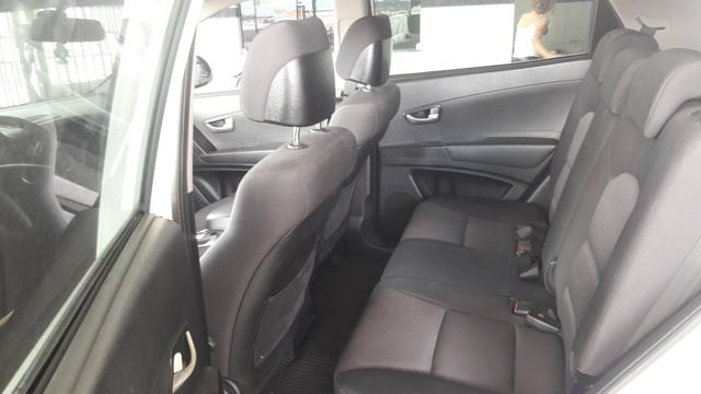 Vendo/TR Ssongyong Korando AWD Diesel 2012 Cor Branca - Foto 7