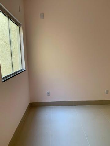 Casa nova 3 suítes plenas, sala com pé direito duplo, porcelanato, financia - Foto 4