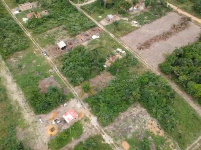 Terreno por carro ,moto ou lancha. Leia o anúncio por favor.