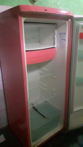 Geladeira rosa pink funcionando perfeitamente