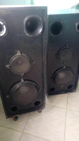 Vendo 2 caixas de som por apenas 700 reais