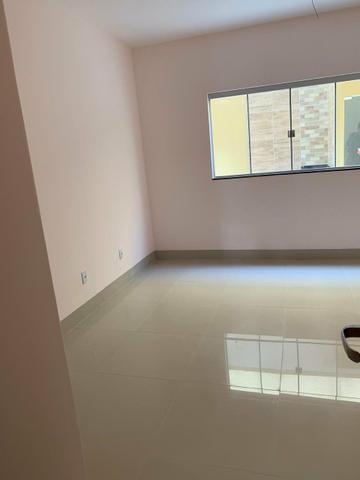 Casa nova 3 suítes plenas, sala com pé direito duplo, porcelanato, financia - Foto 9
