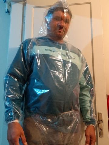 Vendo 3 conjuntos de capas de chuva
