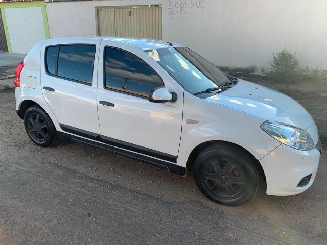 Vendo ou troco Sandero ano 2013 motor 1.6 valor 20.900 - Foto 2