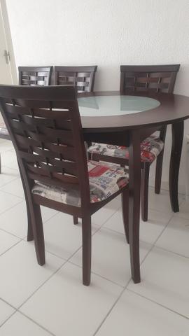 Mesa com 4 cadeiras