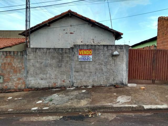 Vendo casa no centro de Mineiros do Tietê