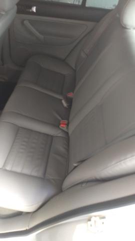 Golf 1.6 vendo ou troco por moto menor valor - Foto 3
