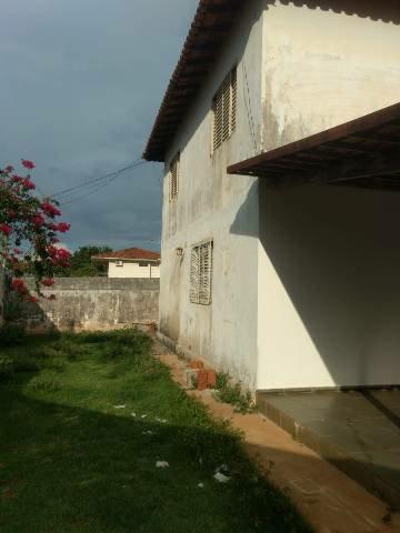 Aluga-se sobrado