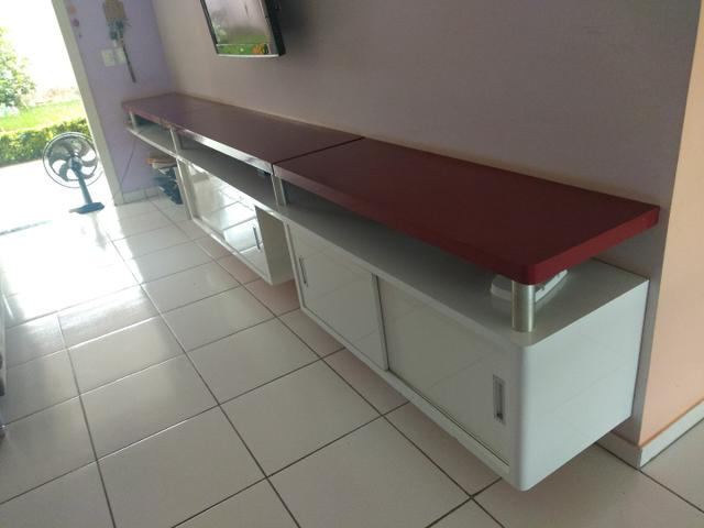 Balcão/armário em MDF e fórmica, medindo 4.30 mts de comprimento e 65cm de altura - Foto 2