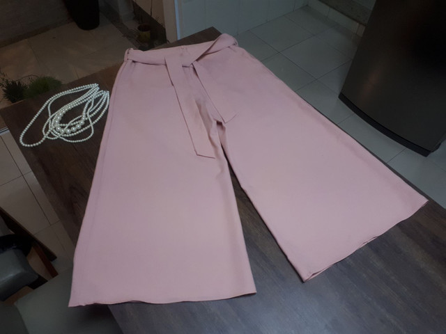  Calça Pantacourt  She Likes