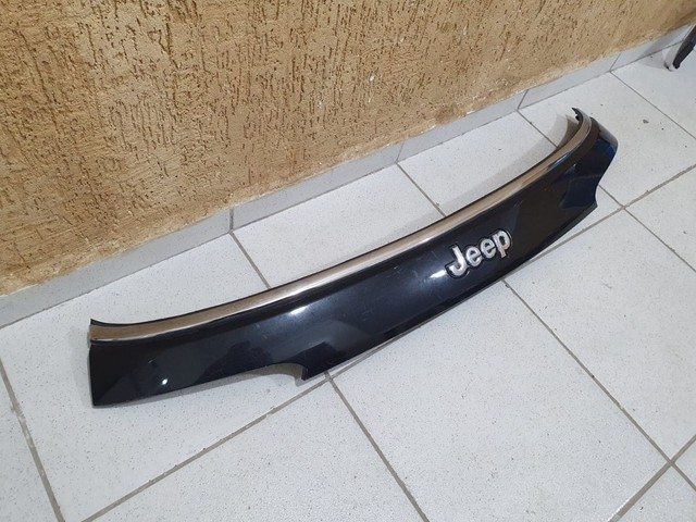 Aplique ds tampa traseira Jeep Compass 17/22 Original - Foto 2