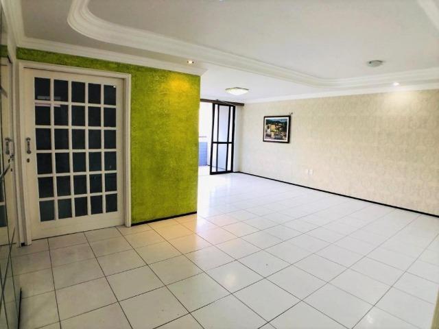 AP0644 Apartamento com 3 quartos e 2 vagas vizinho a Igreja Cristo Rei
