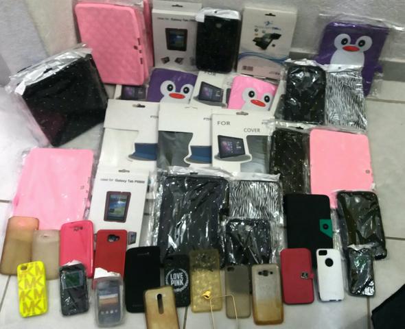 Vendo ou troco 1 Lote de 100 capas de celulares todas novas Valor 200 avista