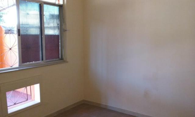 Apartamento tipo casa Olaria sala, 2 quartos,área e garagem - Foto 4