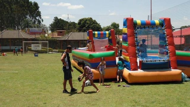 Futebol de sabão 12x6 metros usado em boas condições - Foto 5