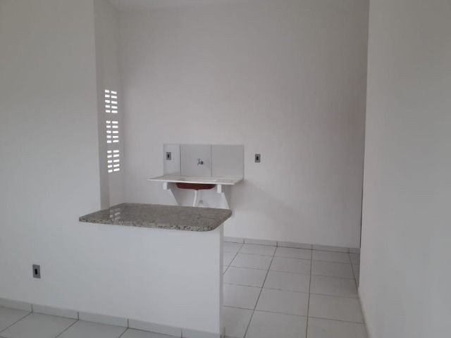 Vende-se ou troca-se por carro, uma casa nova recém construída em condomínio fechado - Foto 10