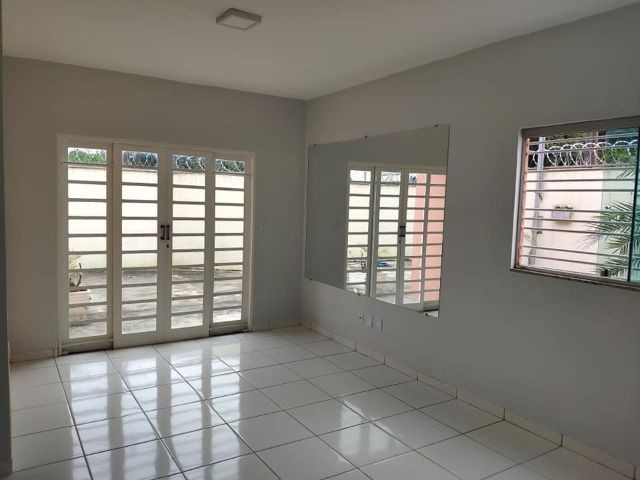 Casa de esquina lote grande alto paraiso , pega financiamento - Foto 2
