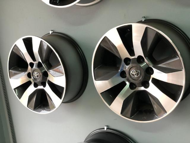 Rodas Aro 17 Toyota Hilux Original SRV Graphite Diamond - Foto 16