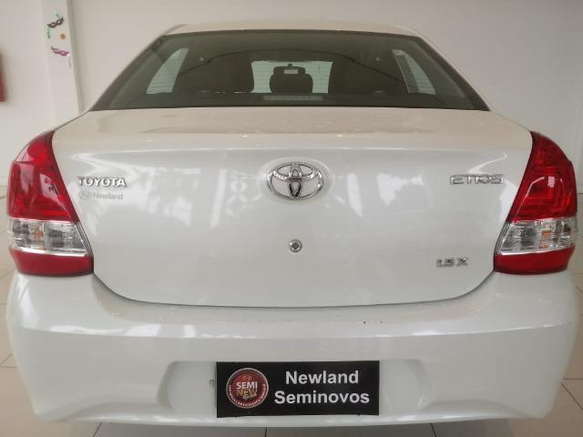 Toyota Etios Sedan X Manual 2018 - Foto 8