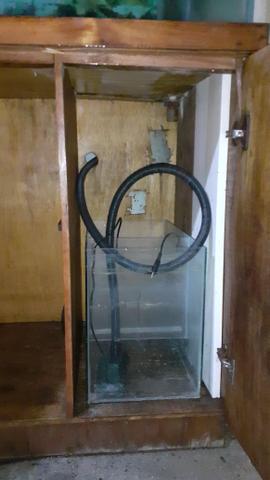 Vendo aquário completo com bomba e filtro - Foto 2