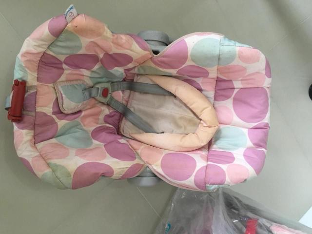 Carrinho de bebê e bebê conforto novos - Foto 4