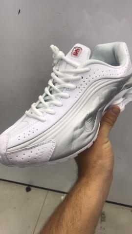 Tenis r4