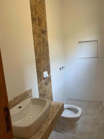 Casa nova 3 suítes plenas, sala com pé direito duplo, porcelanato, financia - Foto 11