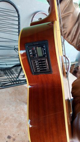 Vende se baixo acústico