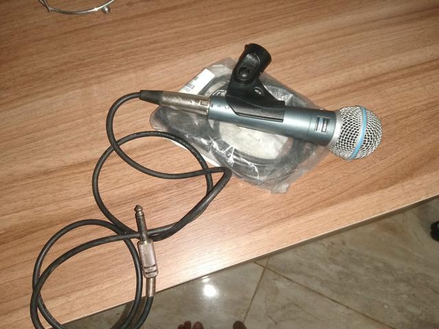 Vendo microfone shure 58 a novinho sem detalhes quem vê compra - Foto 2