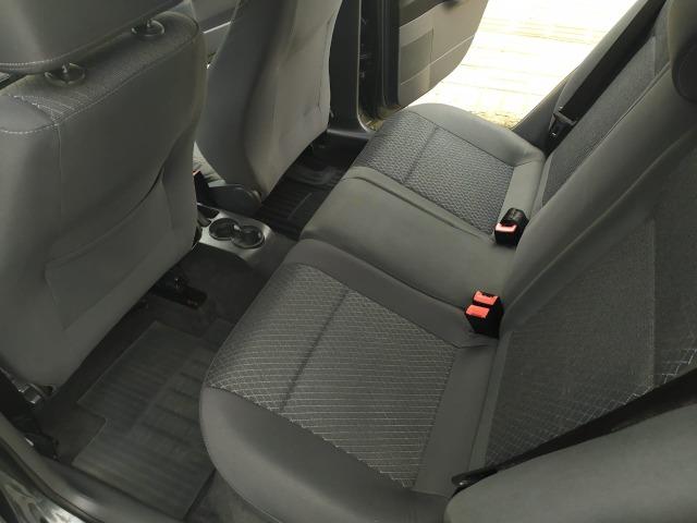 Volkswagen Polo Sedan 1.6 Comfortline 2013 - Foto 10