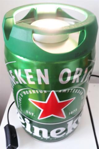 Luminaria mesa abajur barril cerveja heineken 5 L bivolt luz branca quente - Foto 2
