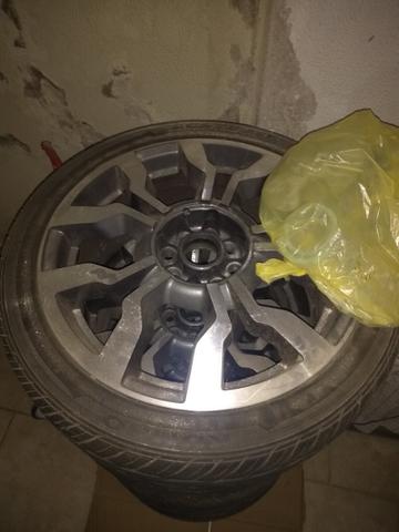 Vendo jogo de rodas com pneu!!!