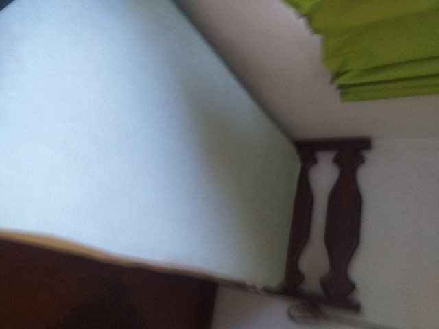 Cama de solteiro de sucupira com colchão