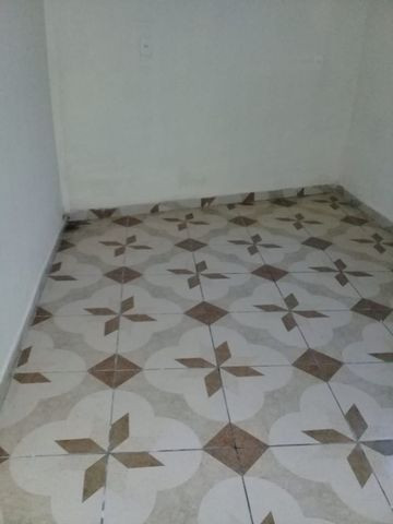 Aluga- se casa em Santíssimo - Foto 5