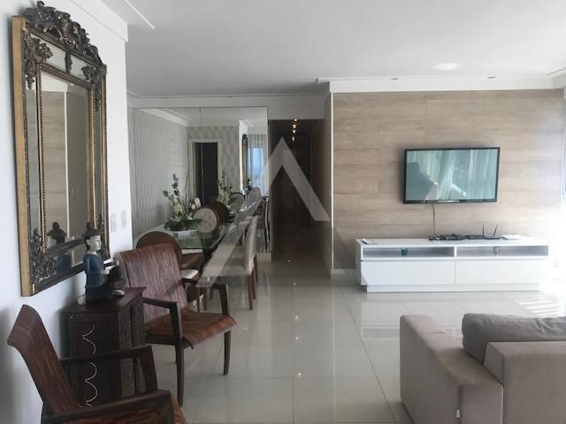Apartamento mobiliado, nascente, andar alto 4 quartos em Patamares/Salvador-BA