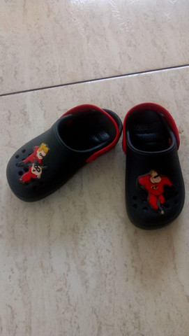 botinha crocs