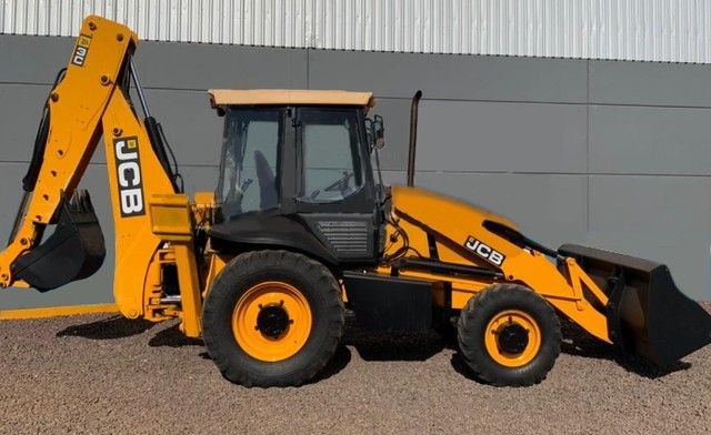 JCB 3cx ano 2018