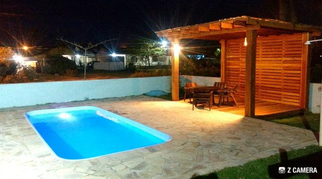 Linda Casa com Piscina 03 Quartos com Ar Cond. Próximo ao Mar - Barra do Saí - Itapoa - Foto 2