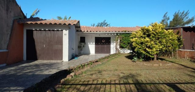 Belíssima residencia na praia de Santa Terezinha