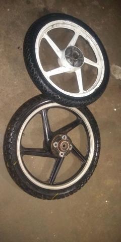 Vendo jogo de rodas com dois pneus - Foto 3
