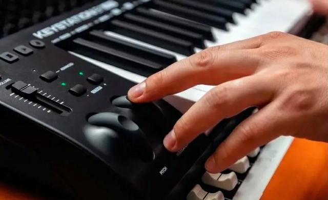 Teclado Controlador M-Audio Keystation 61 - Foto 4