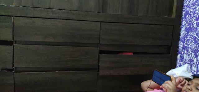 Guarda roupa novo , só está com 3 gavetas soltas - Foto 2
