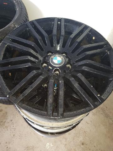 Roda bmw aro 19 com pneus