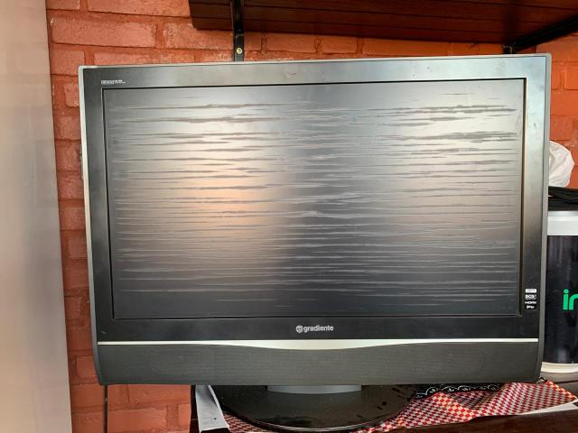 TV Gradiente 32 LCD3230 (não é smart)